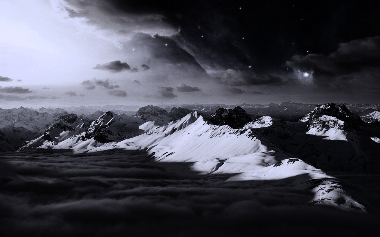 Горный хребет над облаками обои