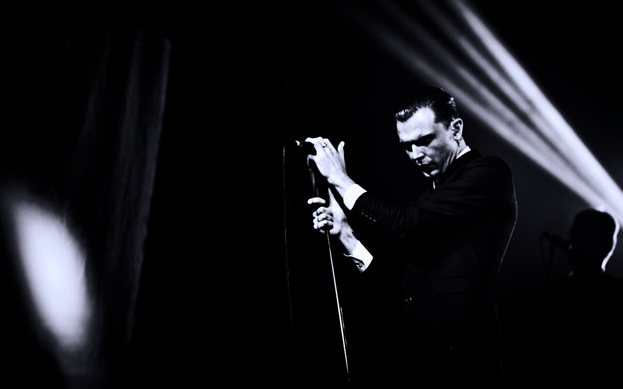 Тео Хатчкрафт на сцене обои