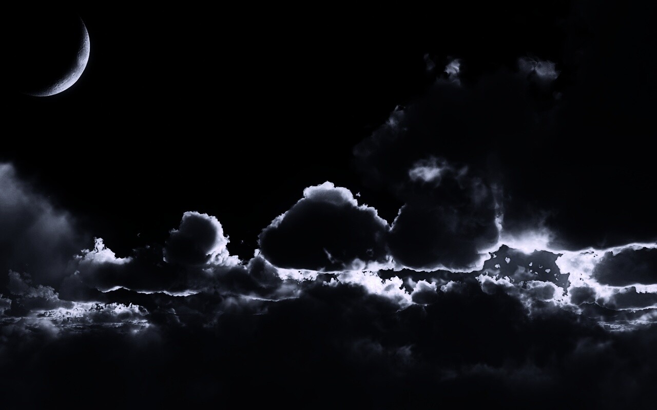Облака и луна в ночном небе обои