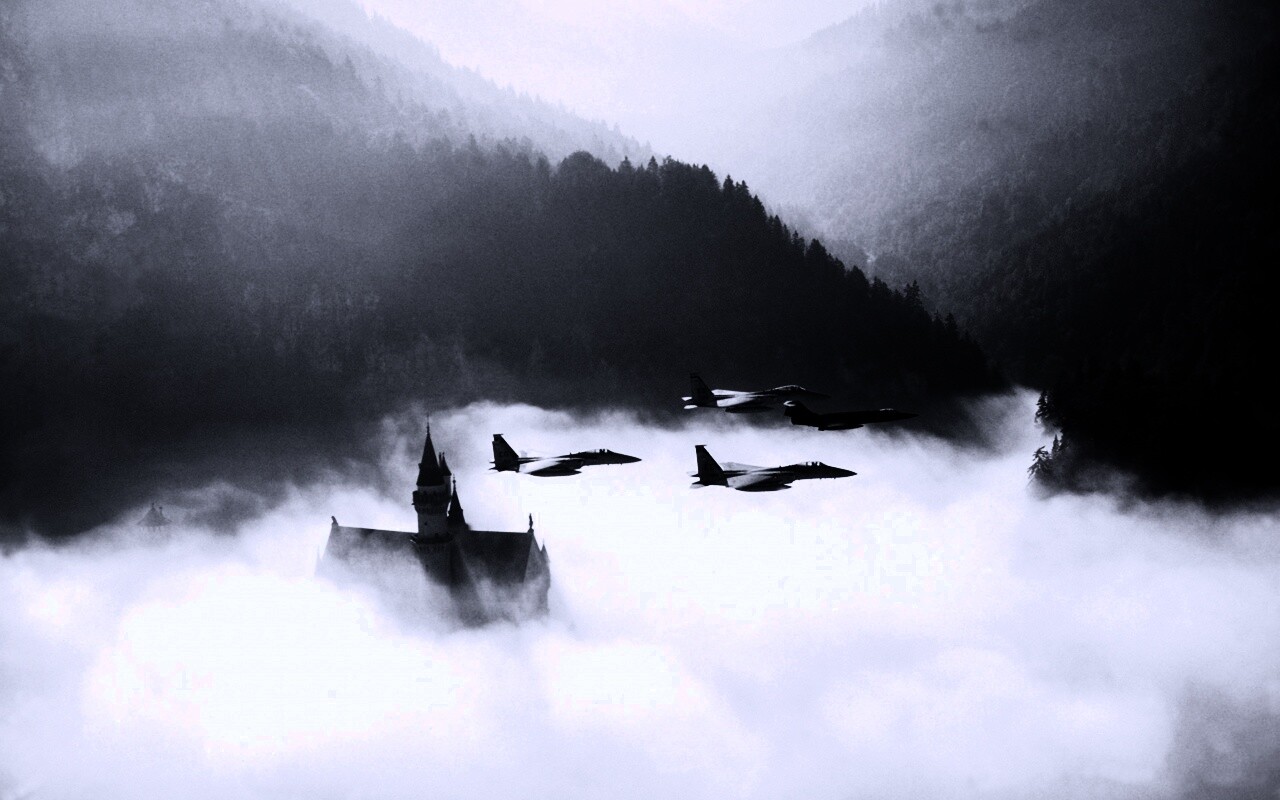 Истребители над замком обои