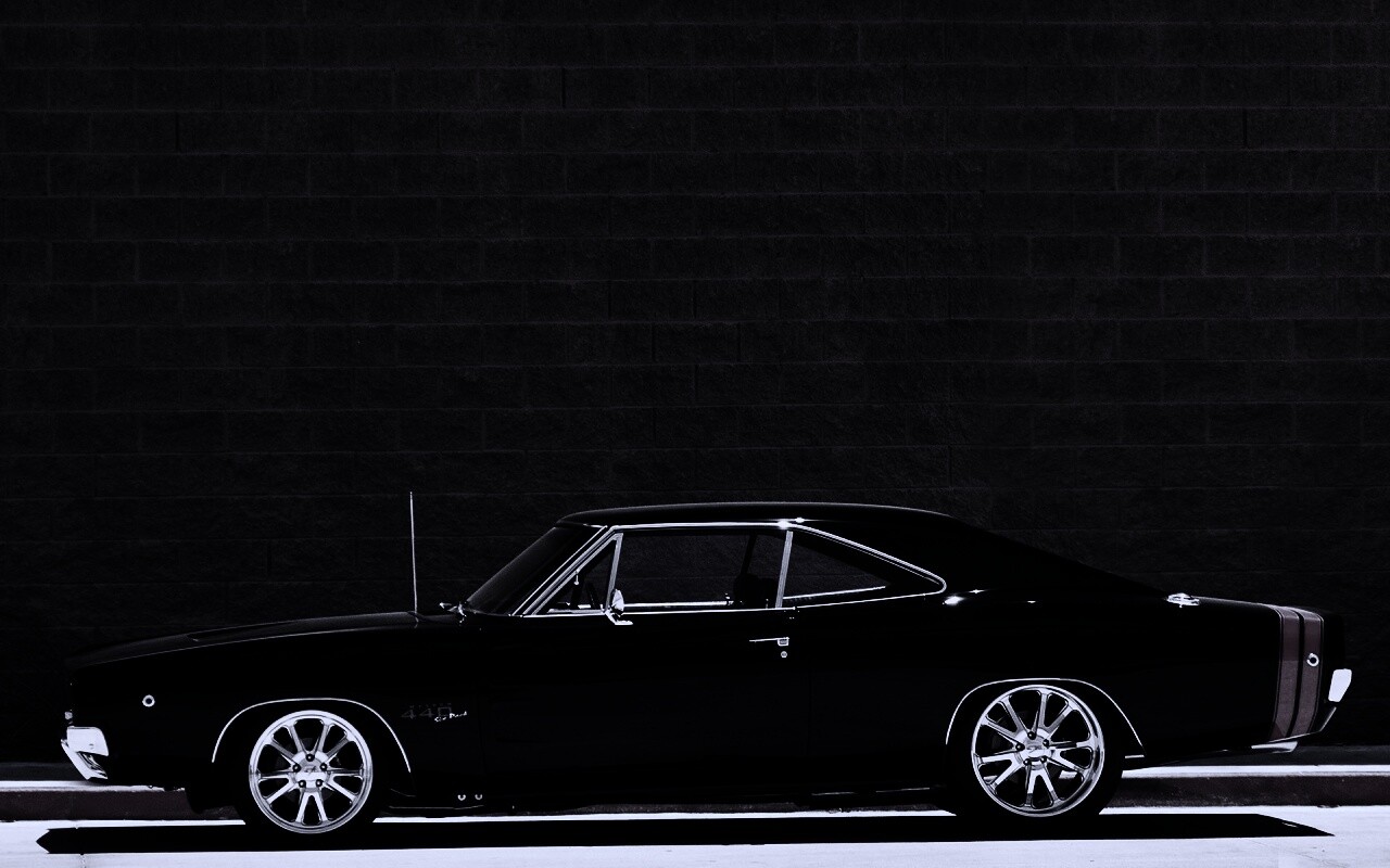 Черный Додж у стены обои