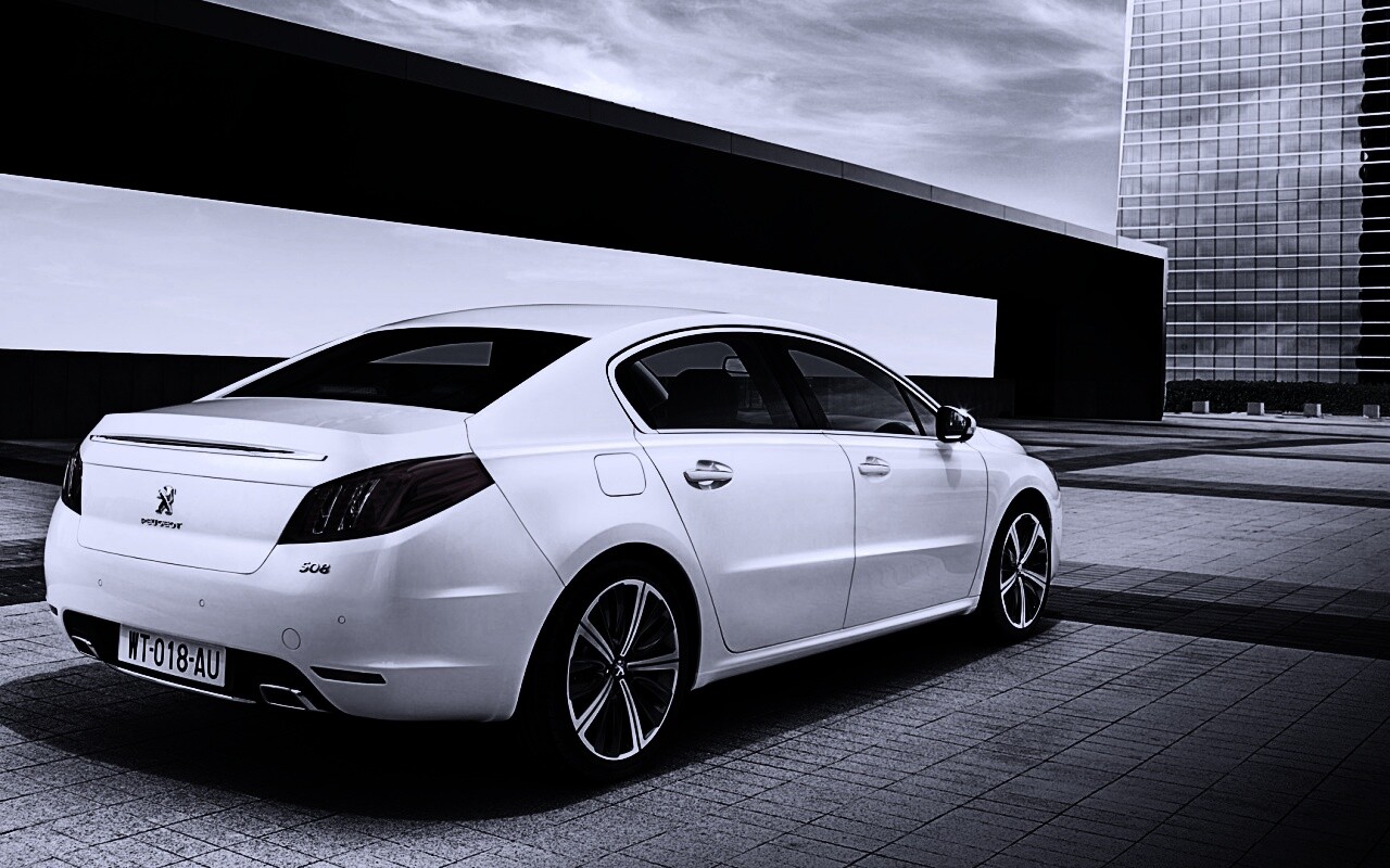 Пежо 308 на стоянке обои