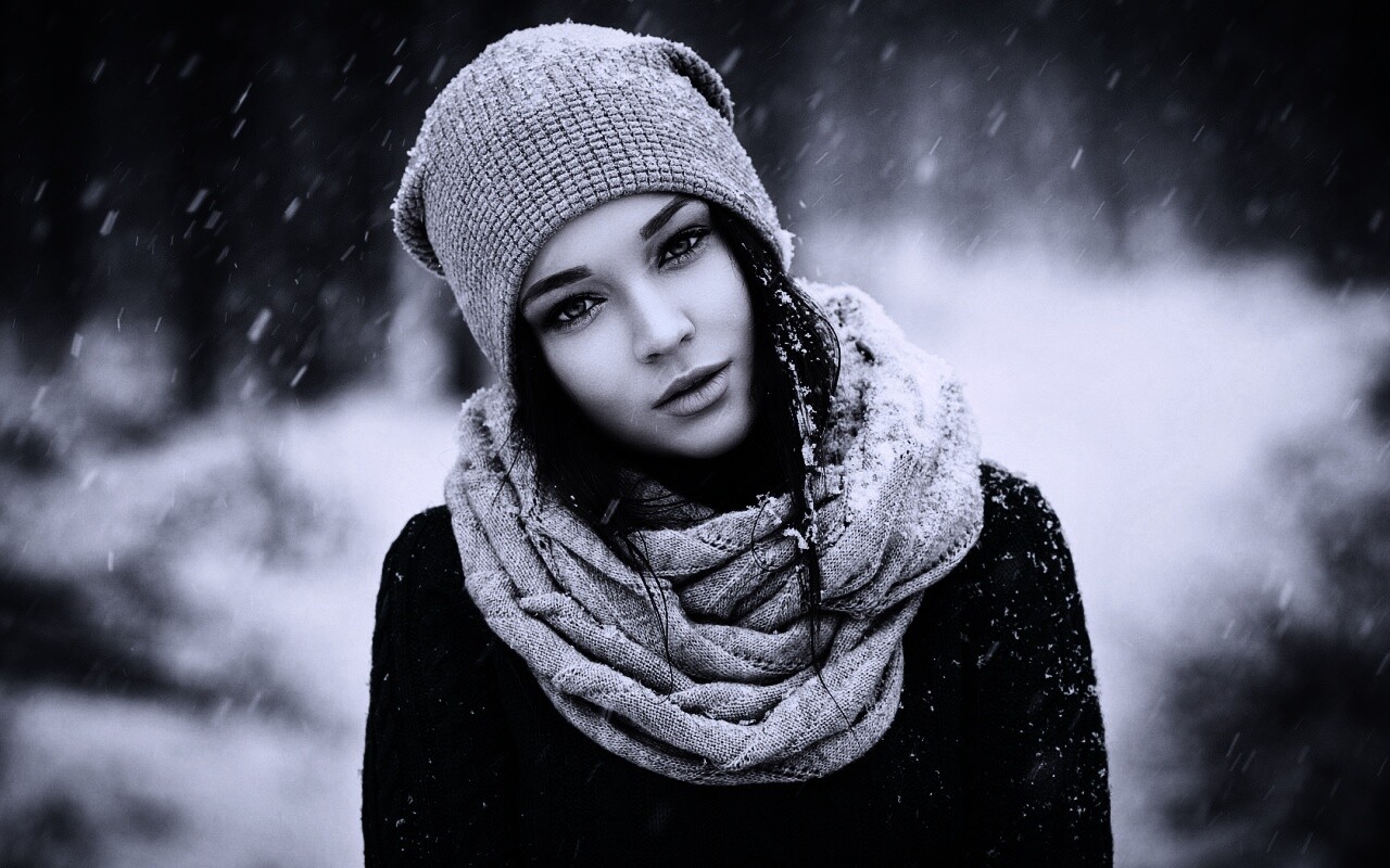 Девушка в снегопад обои