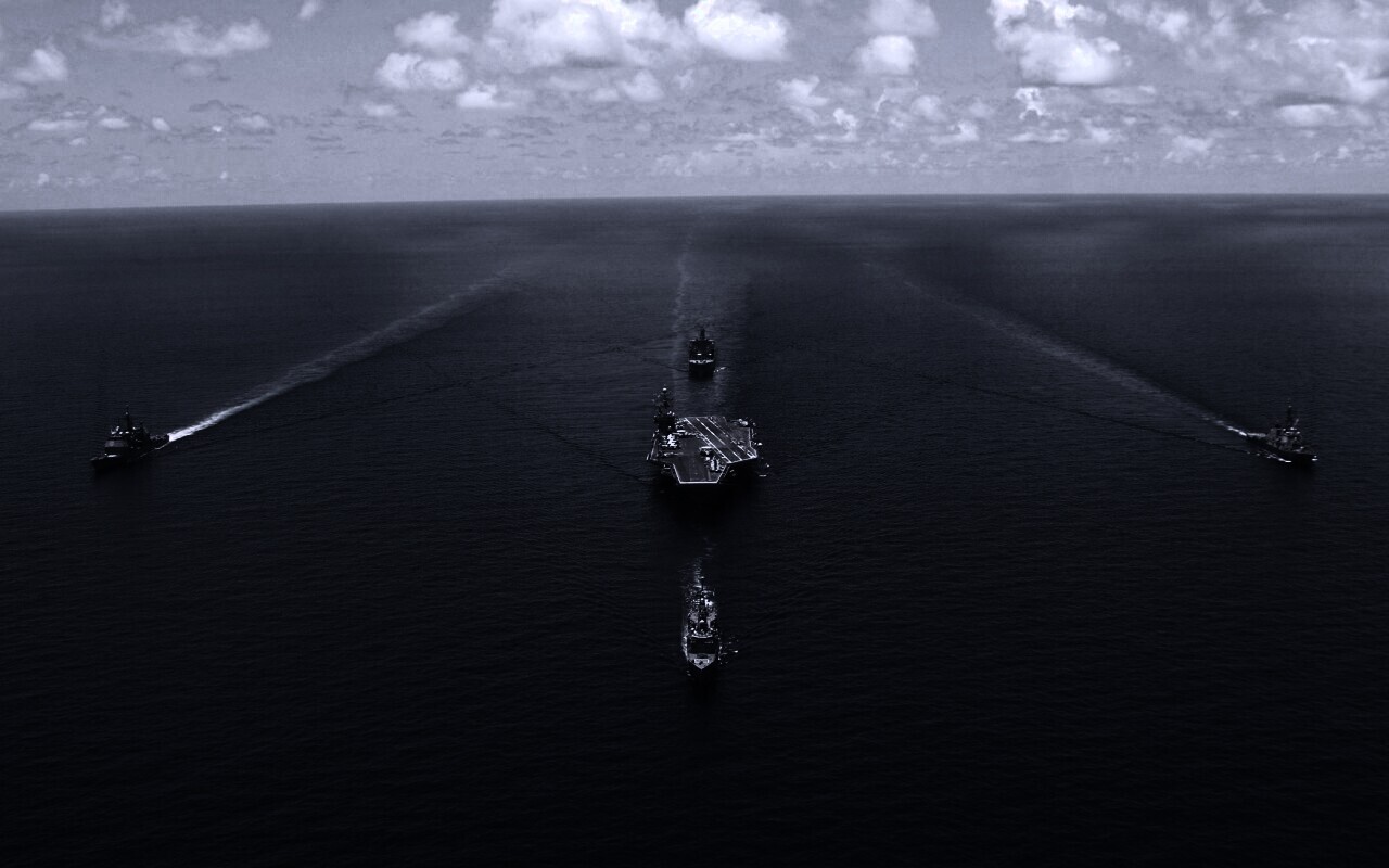 Авианосец с эскортом обои