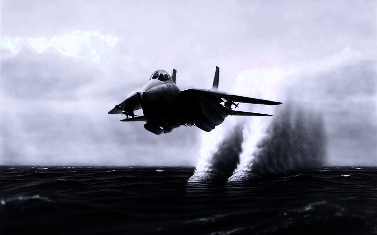 Истребитель над водой обои