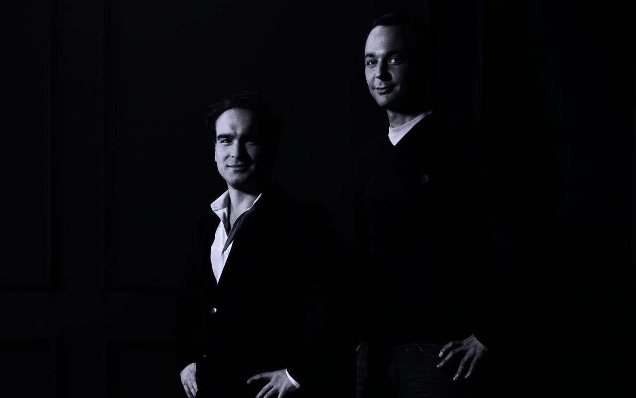 Джонни Галаки и Джим Парсонс обои