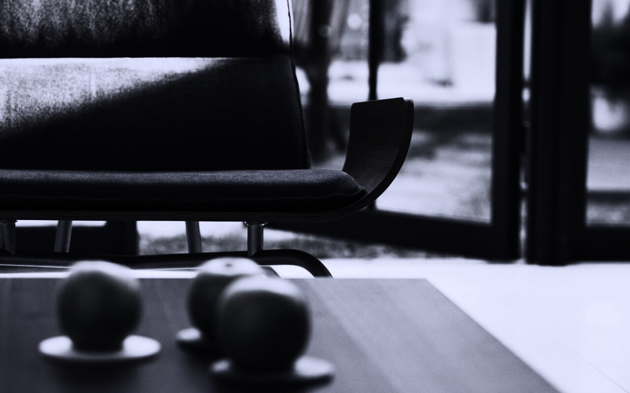 Яблоки на столе обои