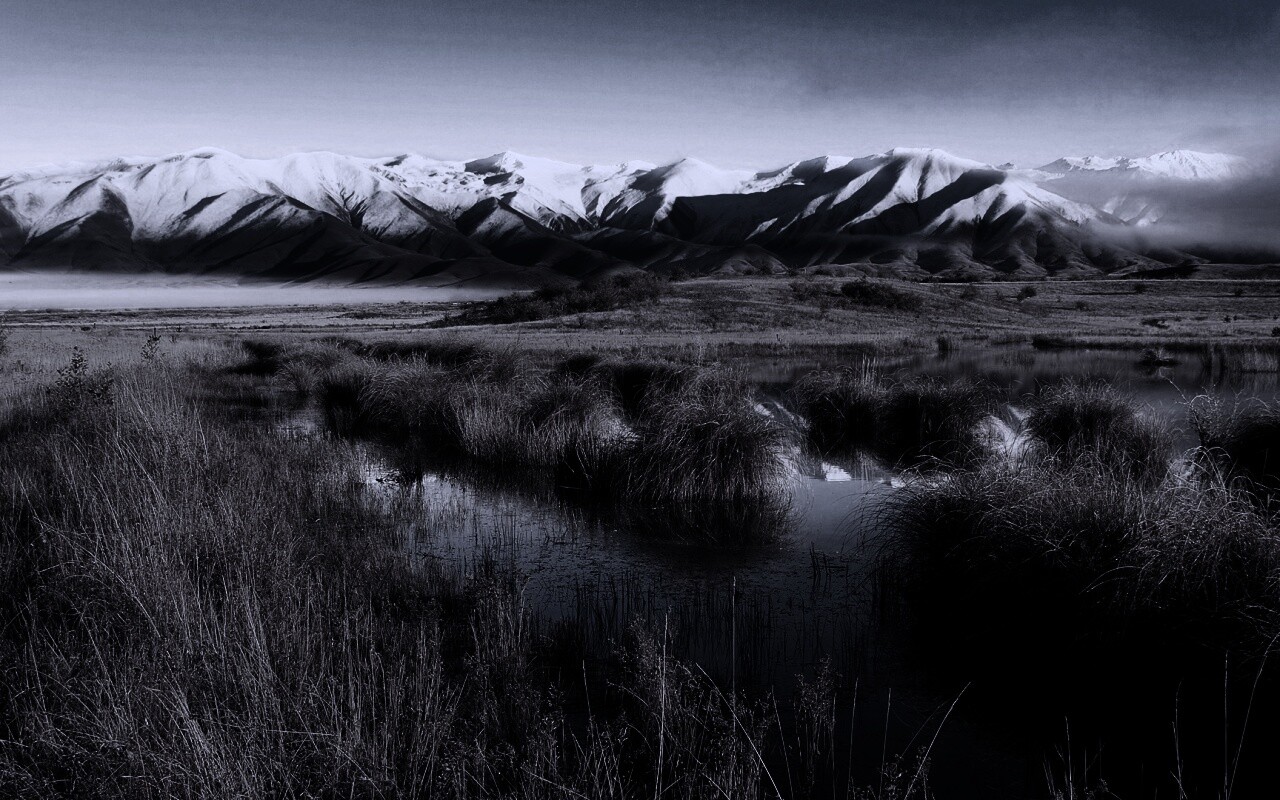 Болото и снежные горы обои