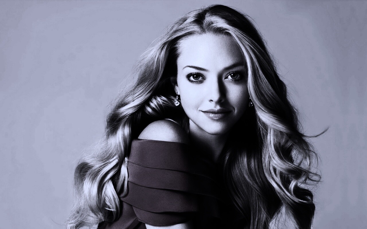 Красавица Аманда Сэйфрид обои