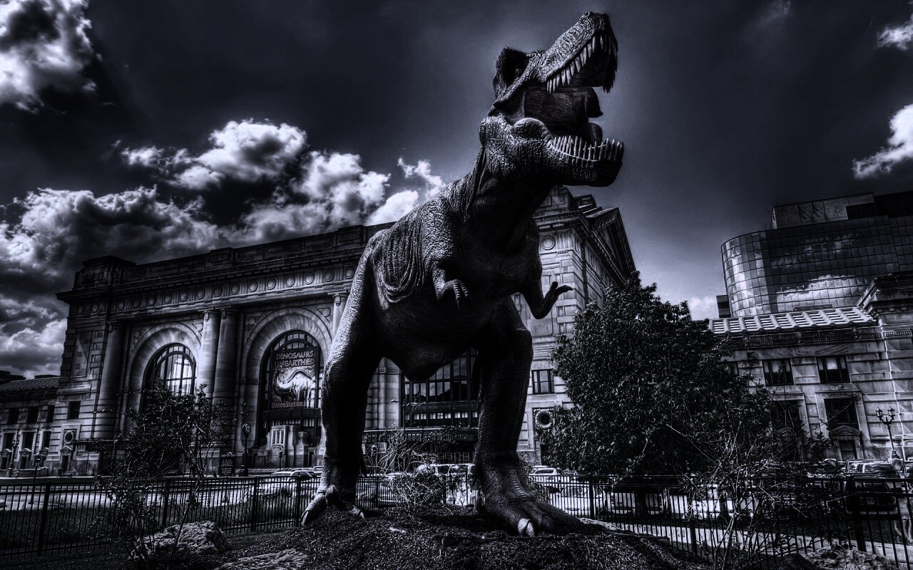 Скульптура динозавра рядом с музеем рептилий обои