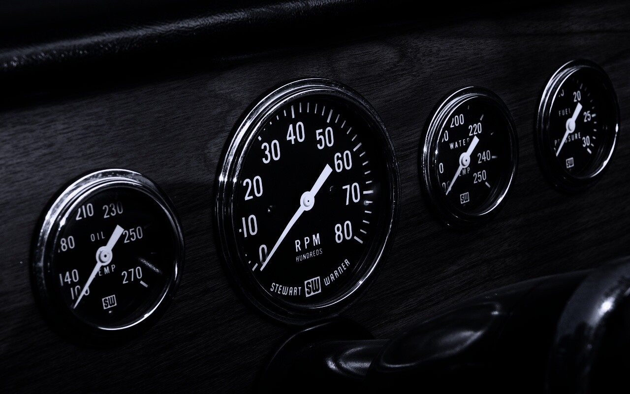 Приборная панель автомобиля Dodge обои