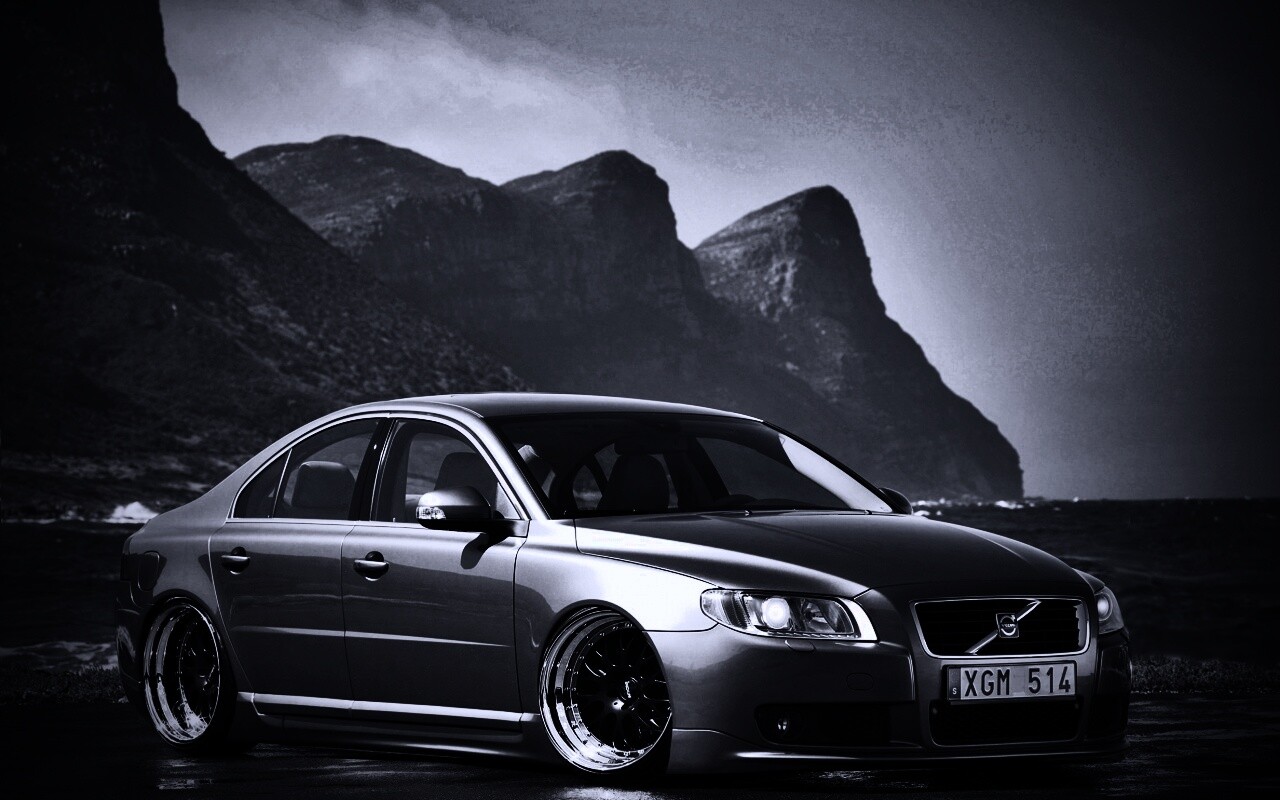 Вольво на берегу обои