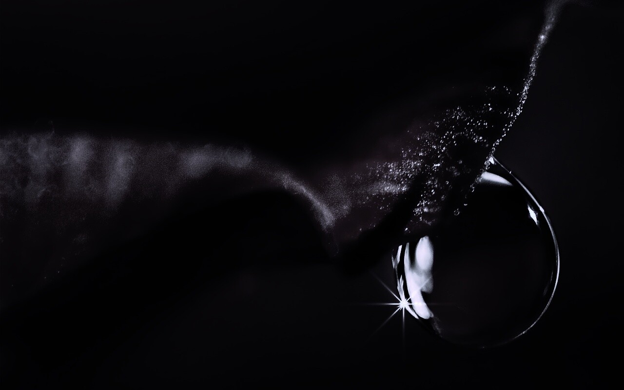 Макро капля на лепестке обои