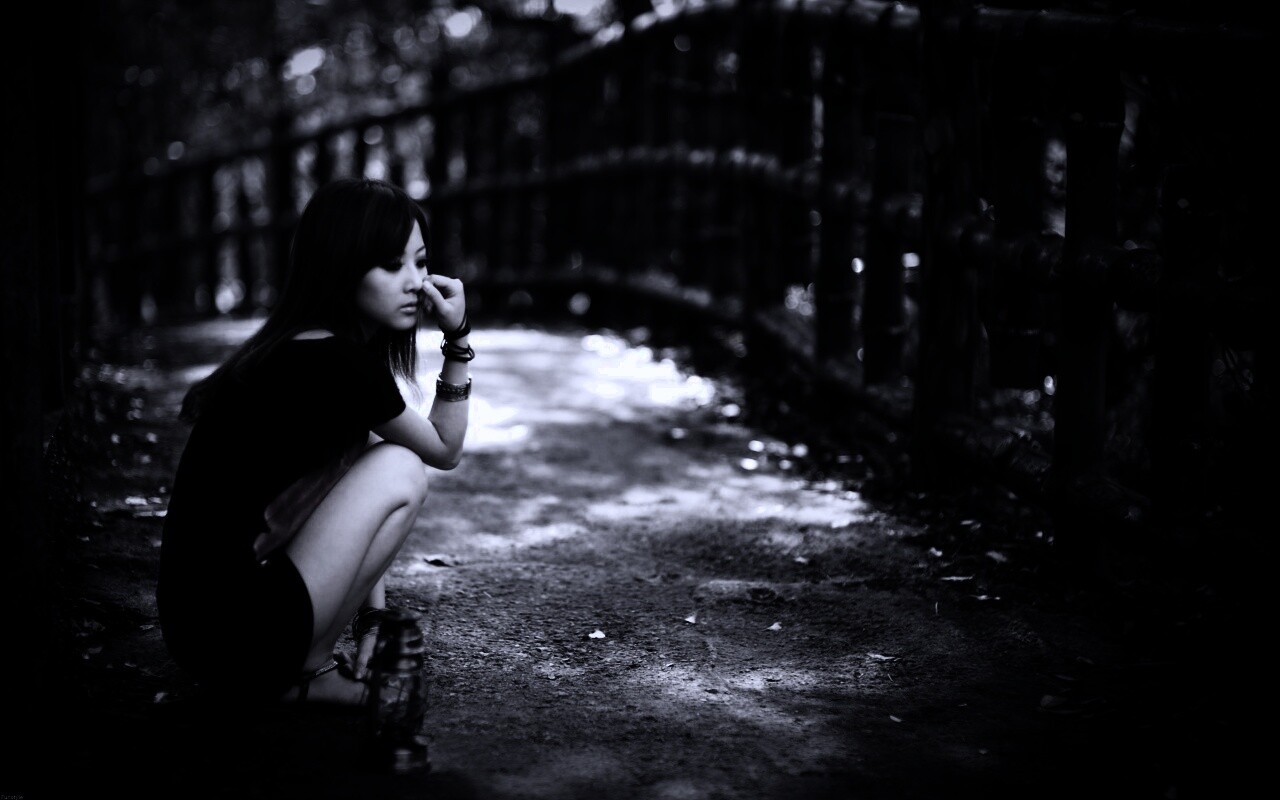 Грустная японская девушка обои