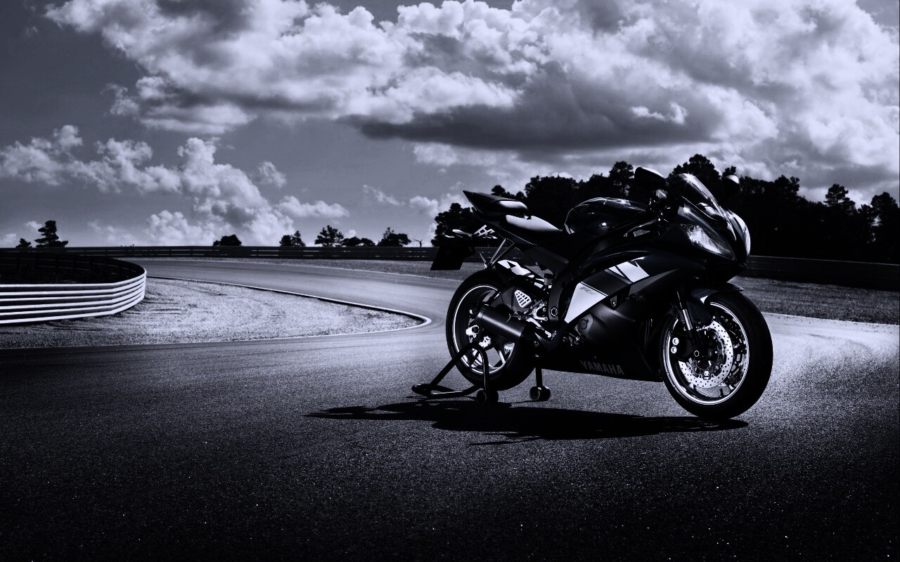 Yamaha R6 на трассе обои