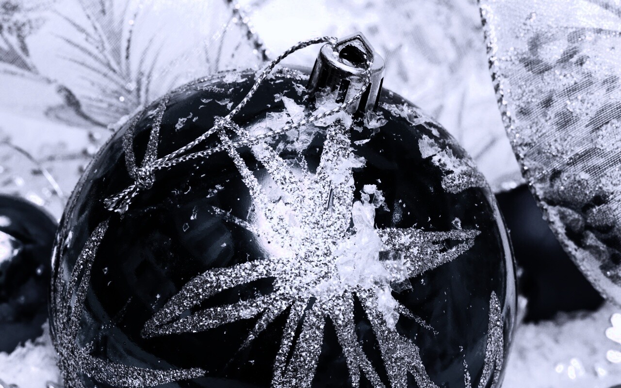 Синий елочный шар обои