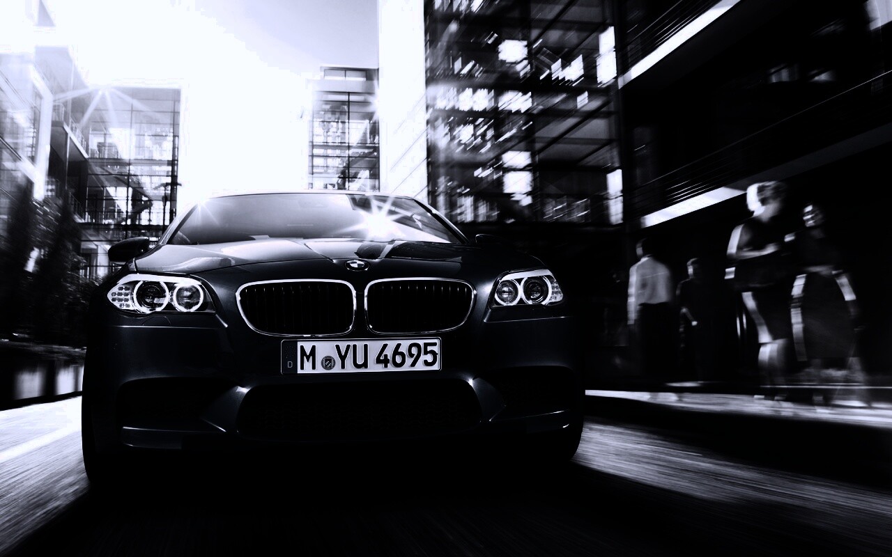 BMW покоряет городскую улицу обои