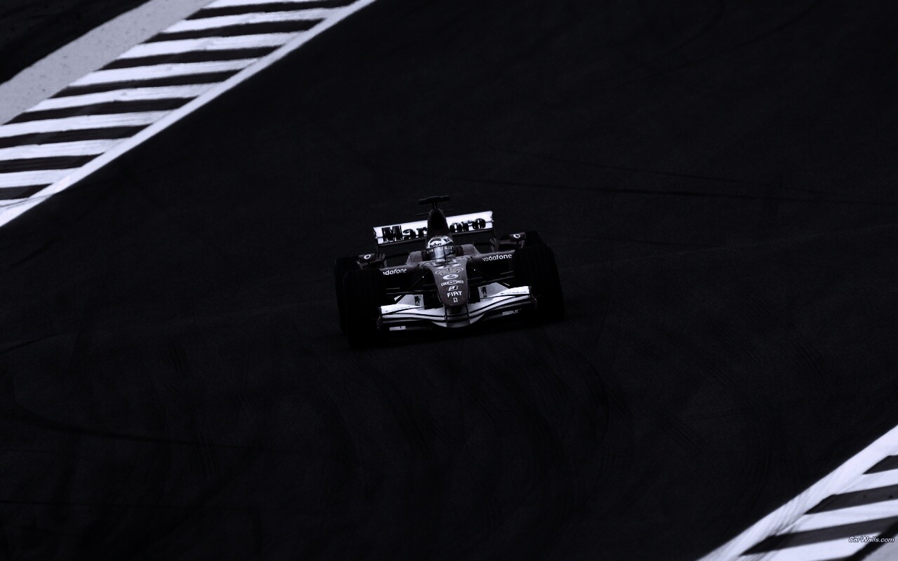 Болид на тарссе обои