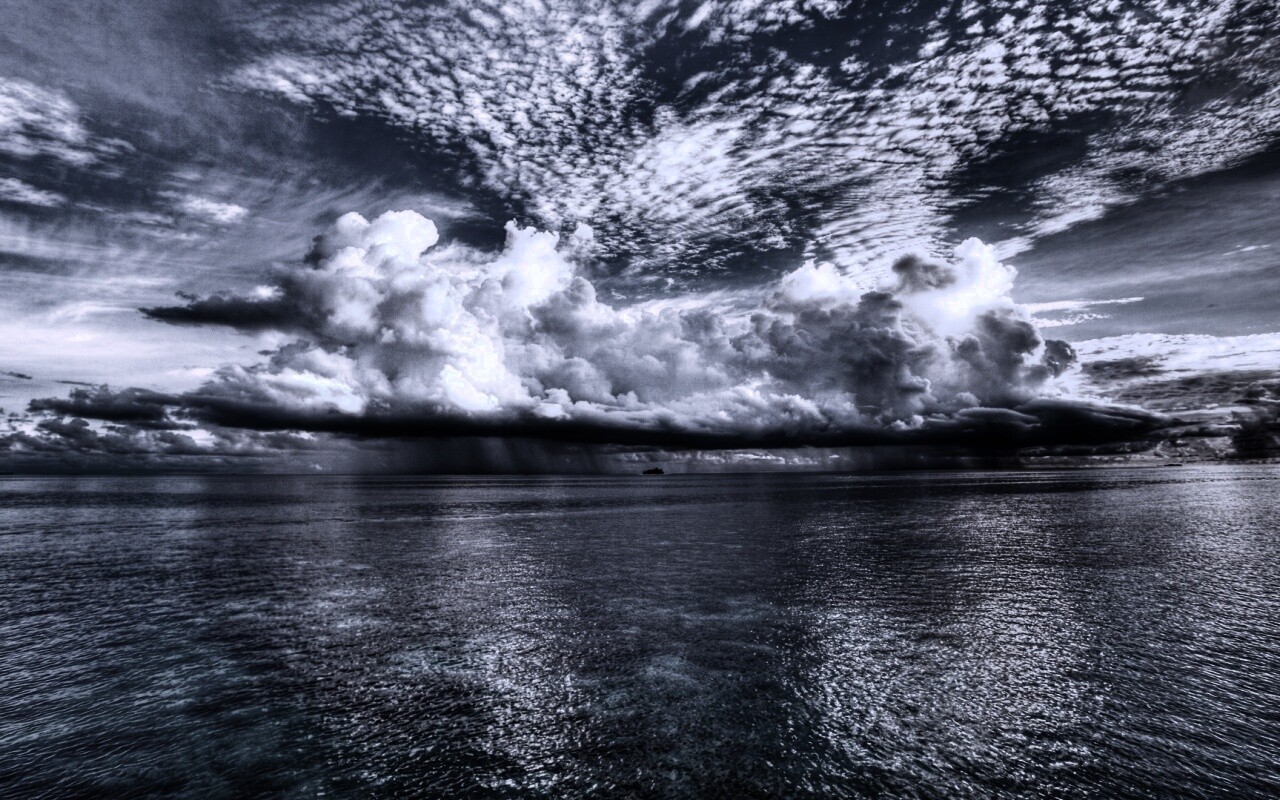 Тучи над морем обои