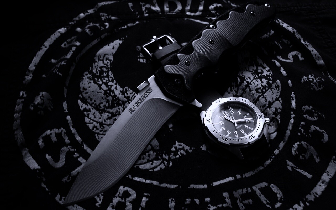 Солдатские часы и нож обои