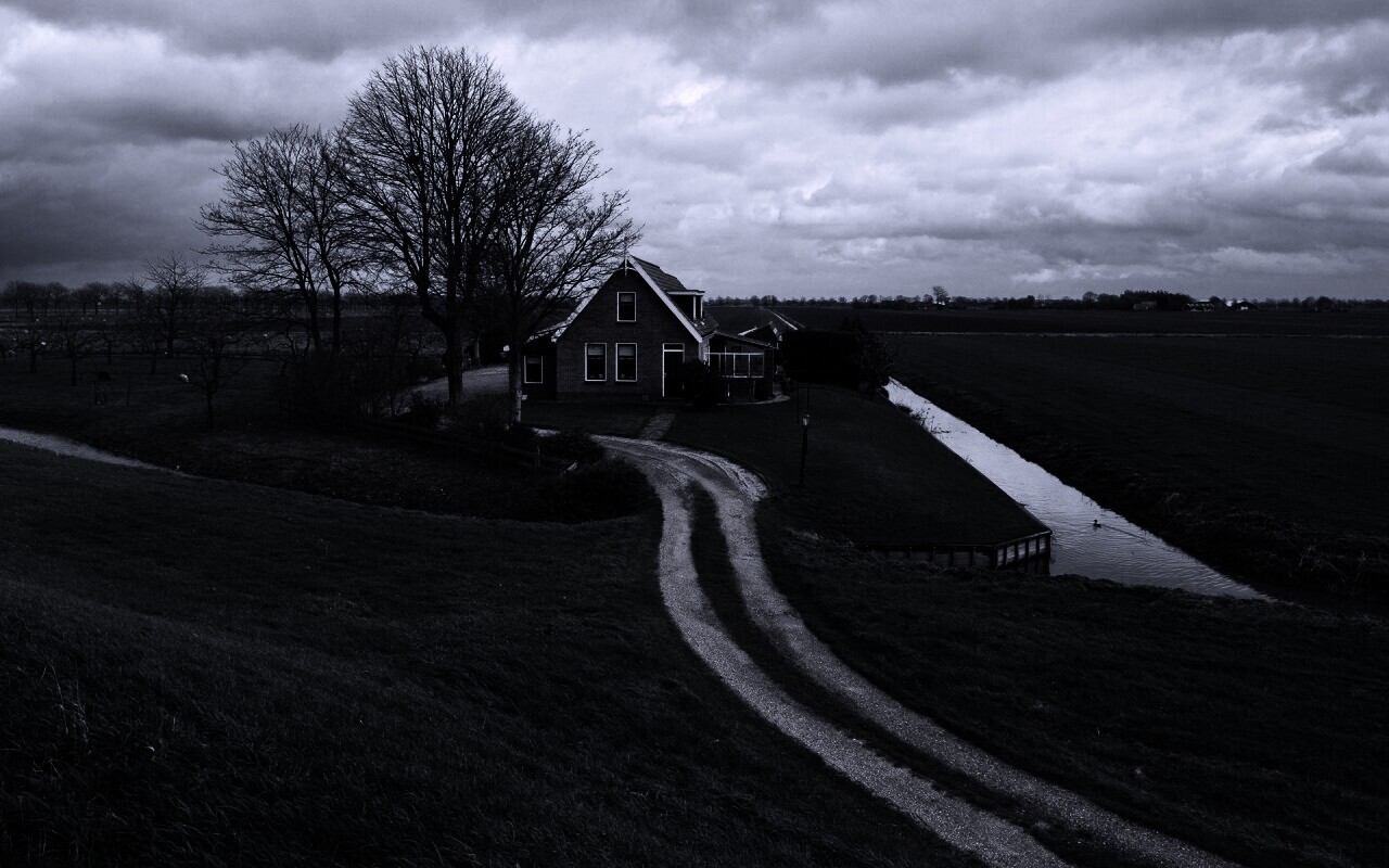 Дом в поле обои