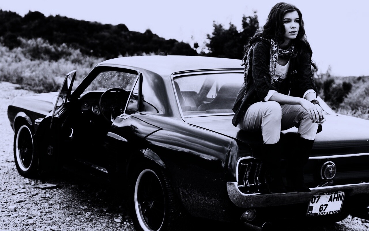 Девушка на мустанге обои