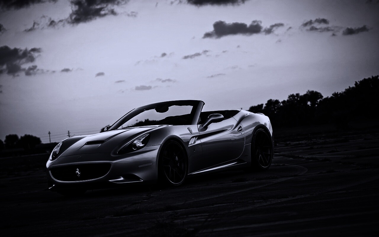 Ferrari на взлетном поле обои