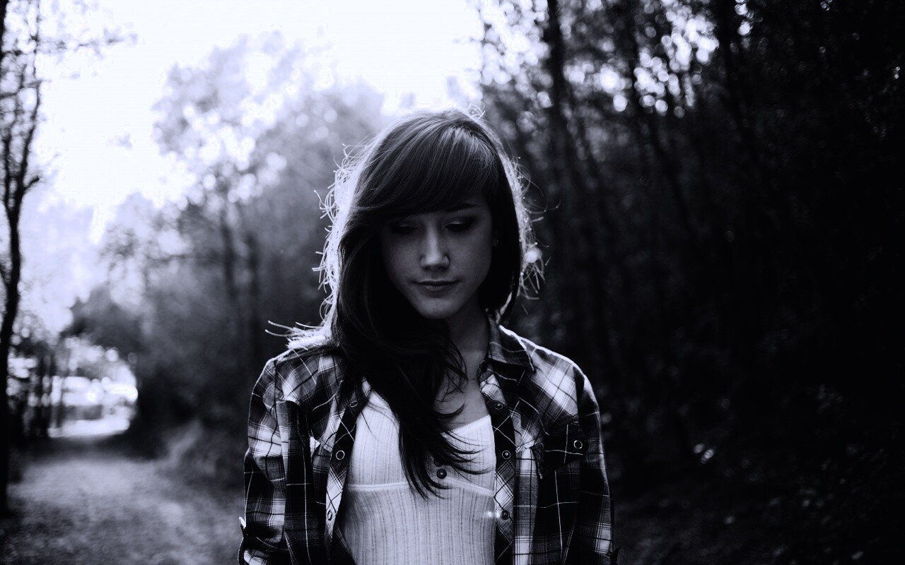Девушка в парке обои