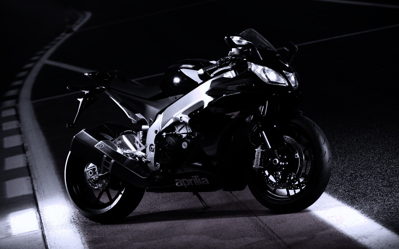 Aprilia на треке обои