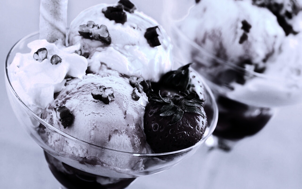 Клубничное мороженное обои