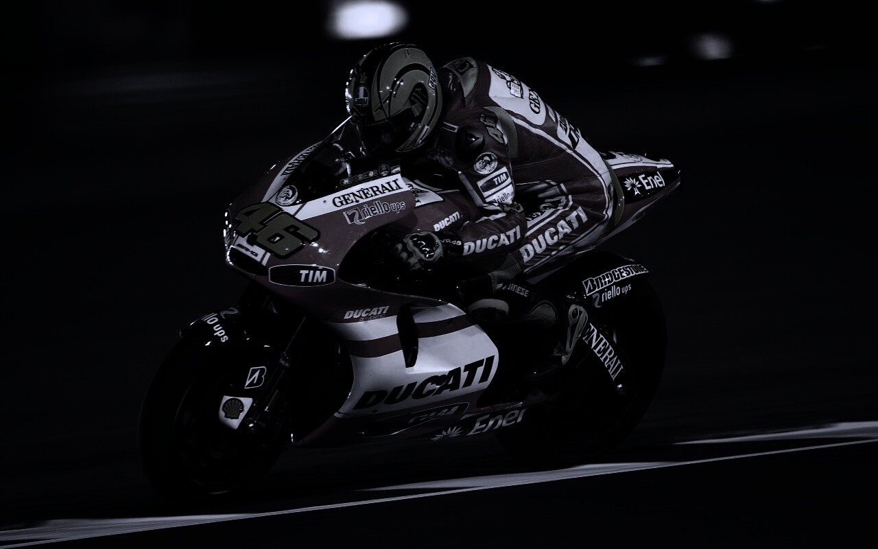 Мотоциклист на треке обои