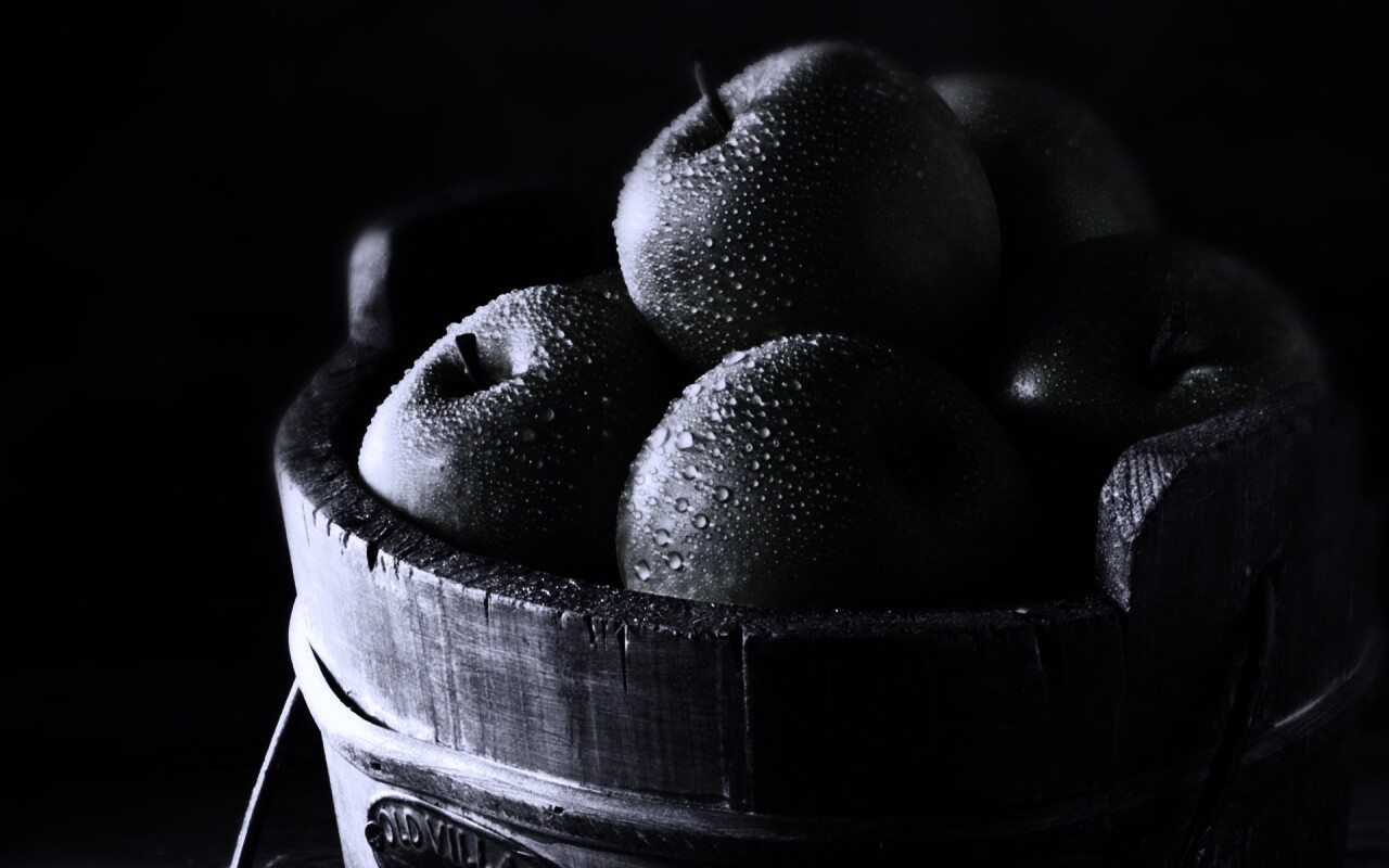 Ведро зеленых яблок обои