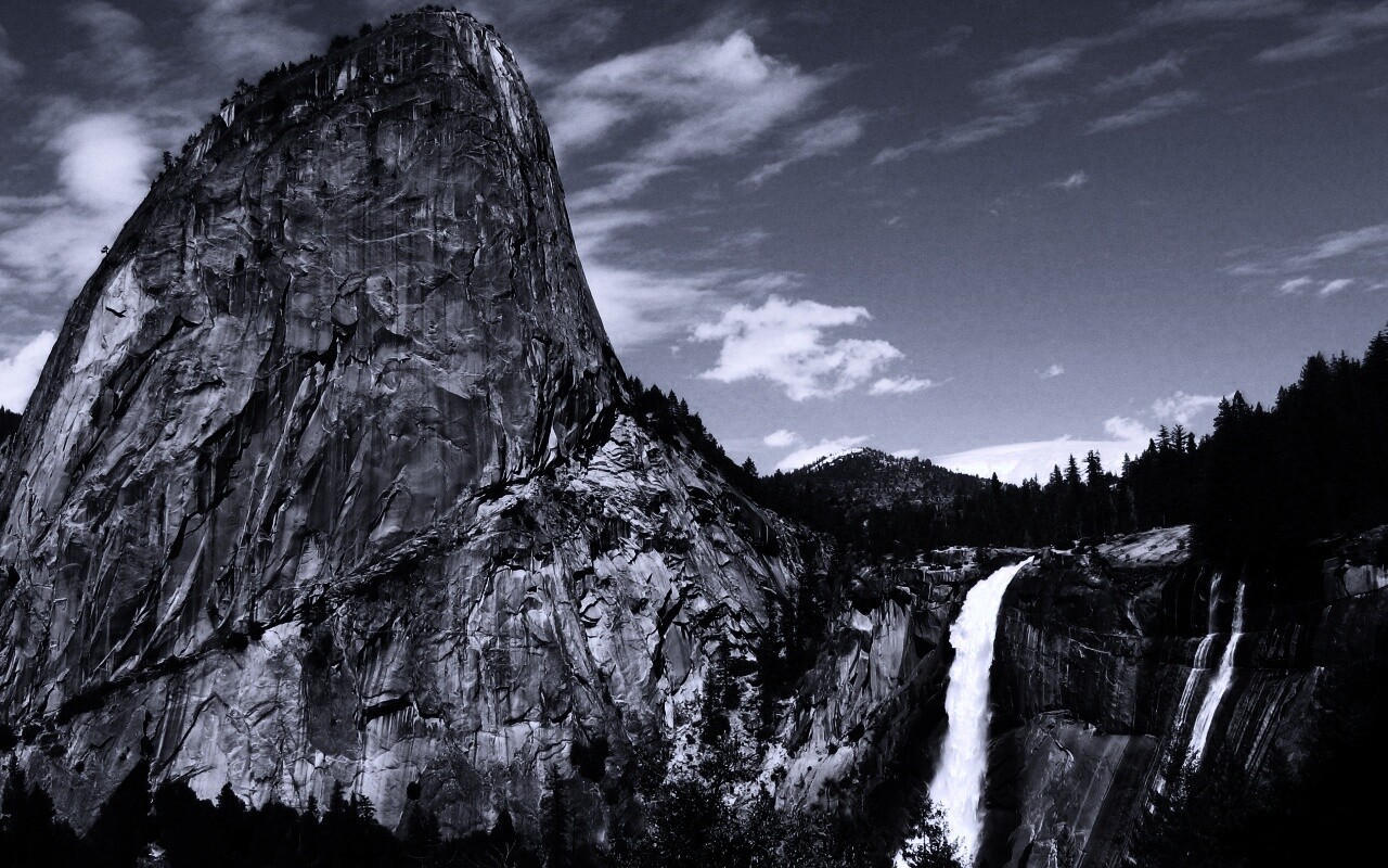 Скалы и водопад обои