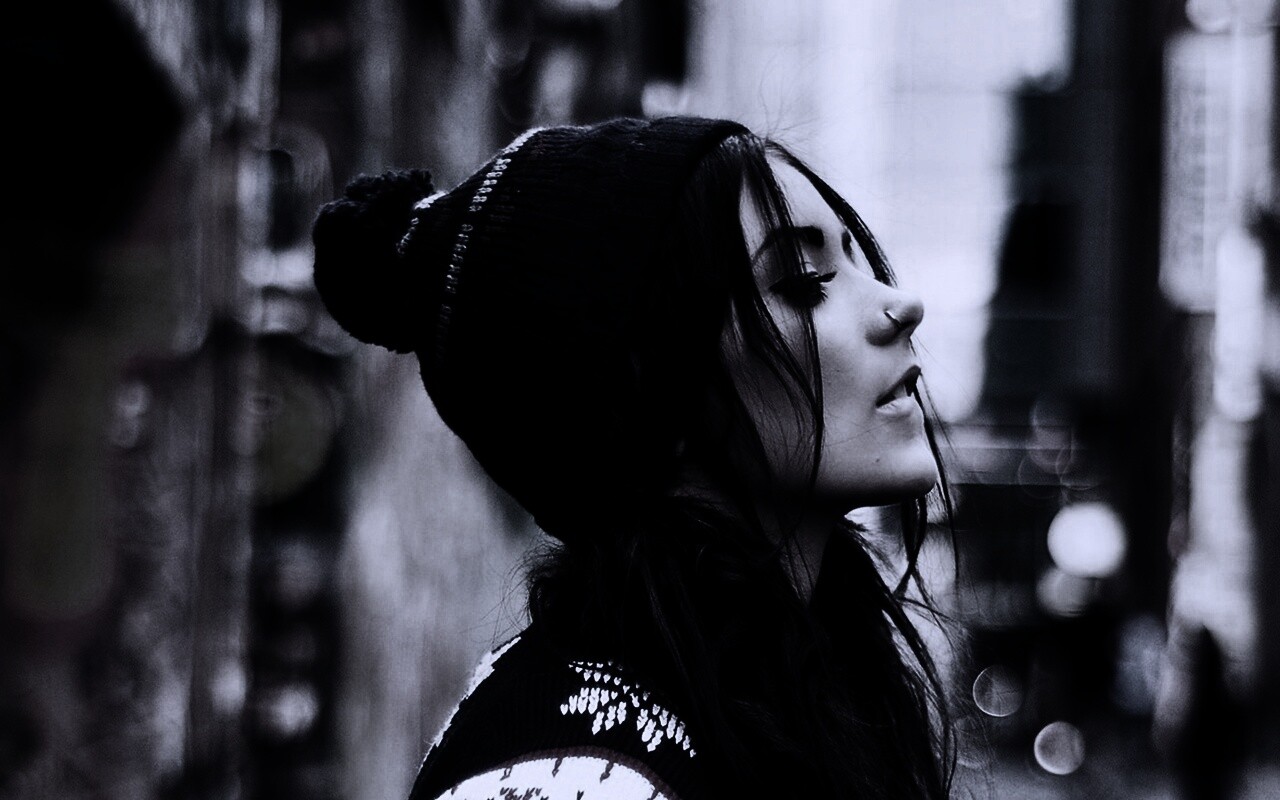 Девушка в шапке обои