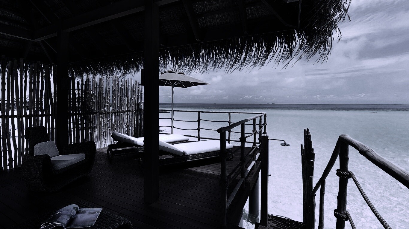 Домик на пляже обои