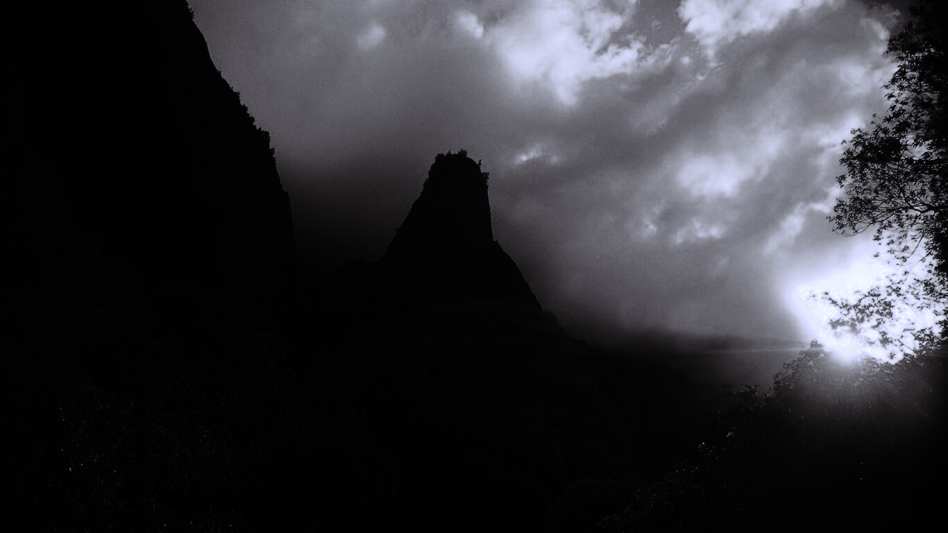 Заросшие джунглями горы обои