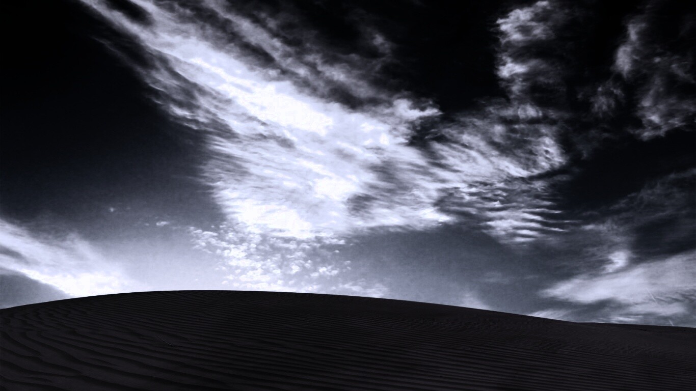 Облака над пустыней обои
