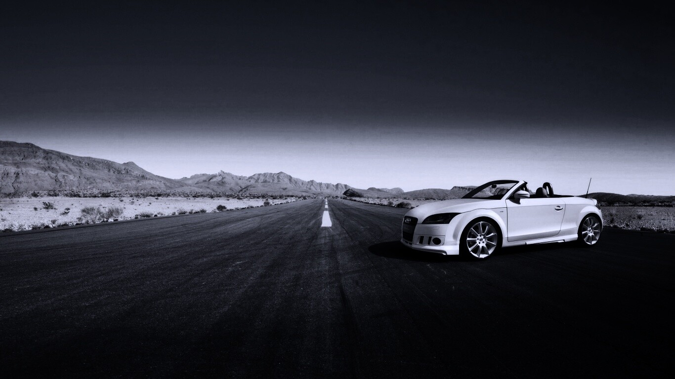 Кабриолет Ауди на пустынной дорге обои