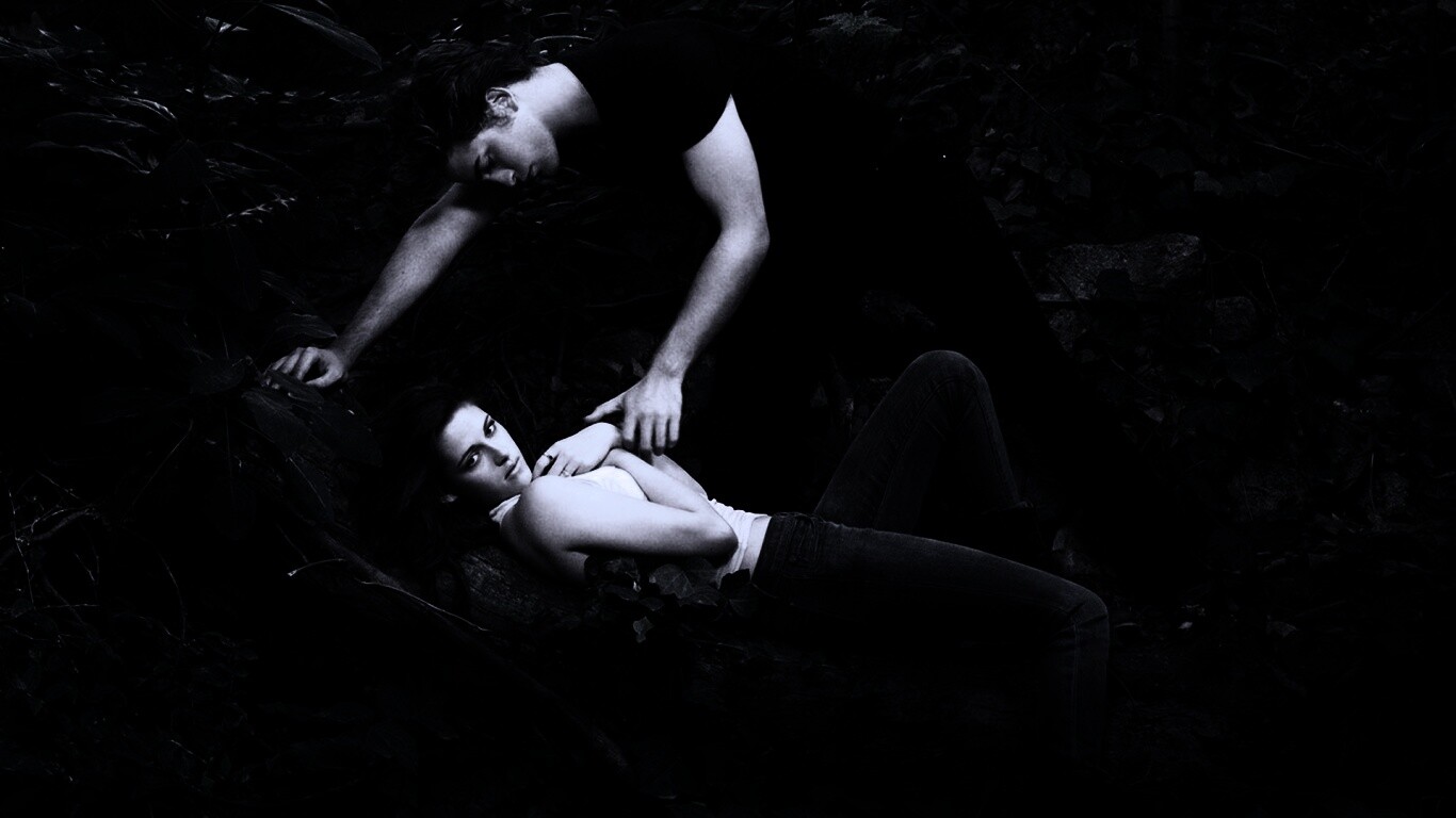 Эдвард и Белла в лесу обои