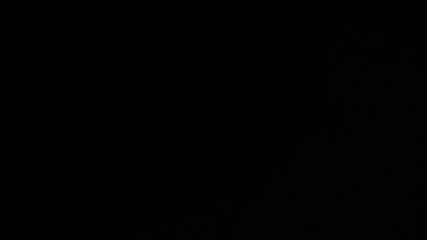 Черные пятна на сером фоне обои