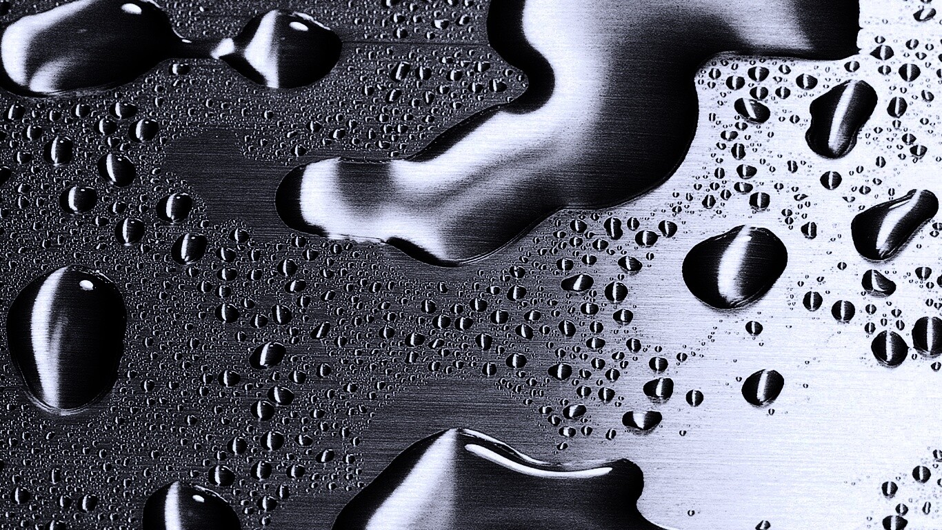 Вода на металлической поверхности обои