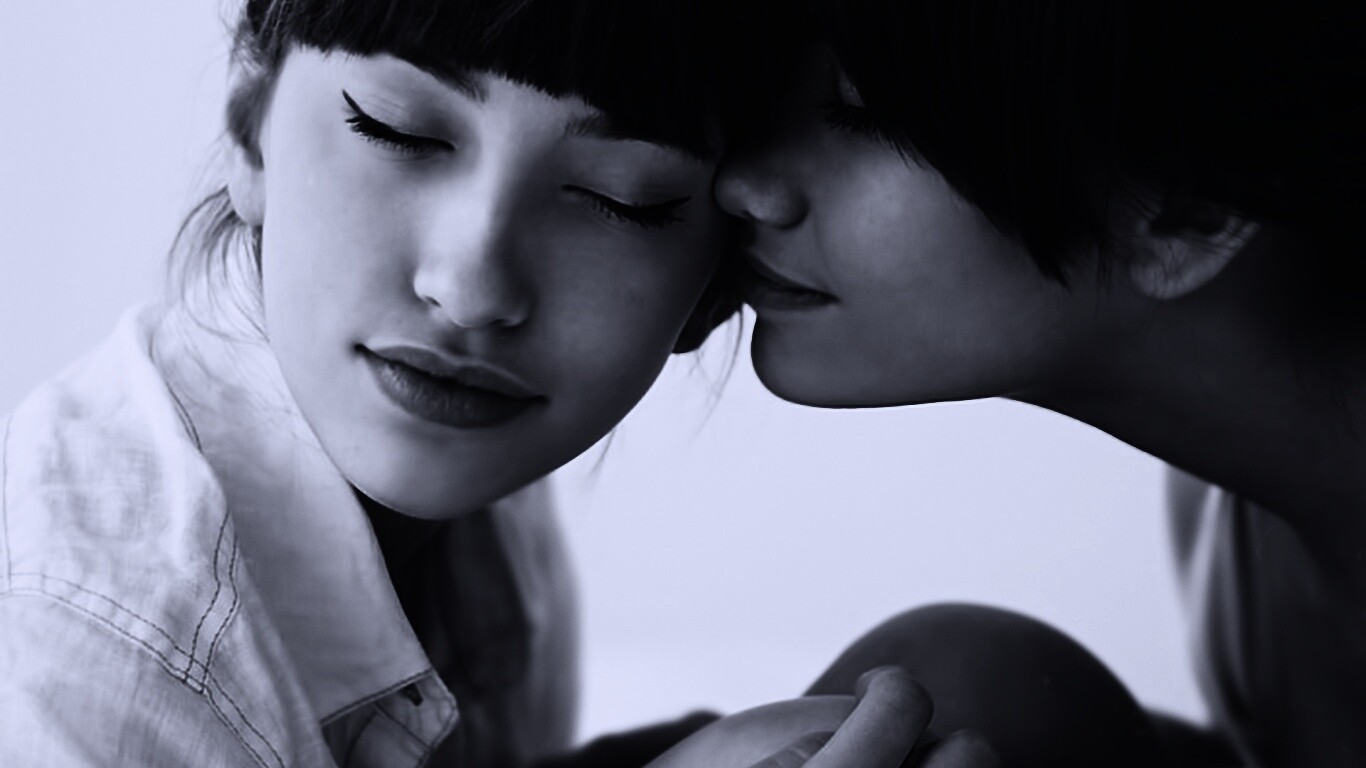 Две очень красивые девушки обои