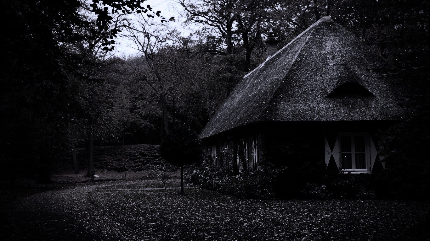 Домик в осеннем лесу обои