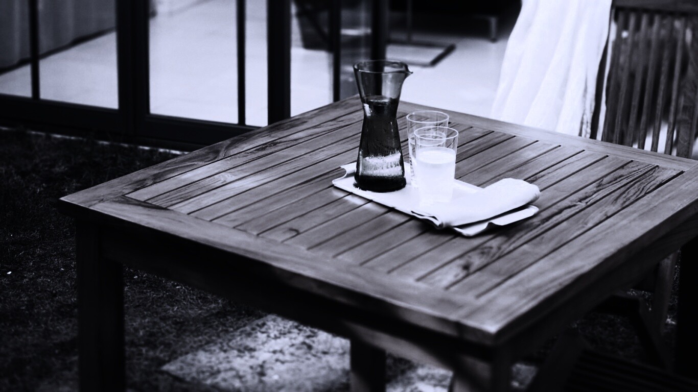 Фужер с водой обои