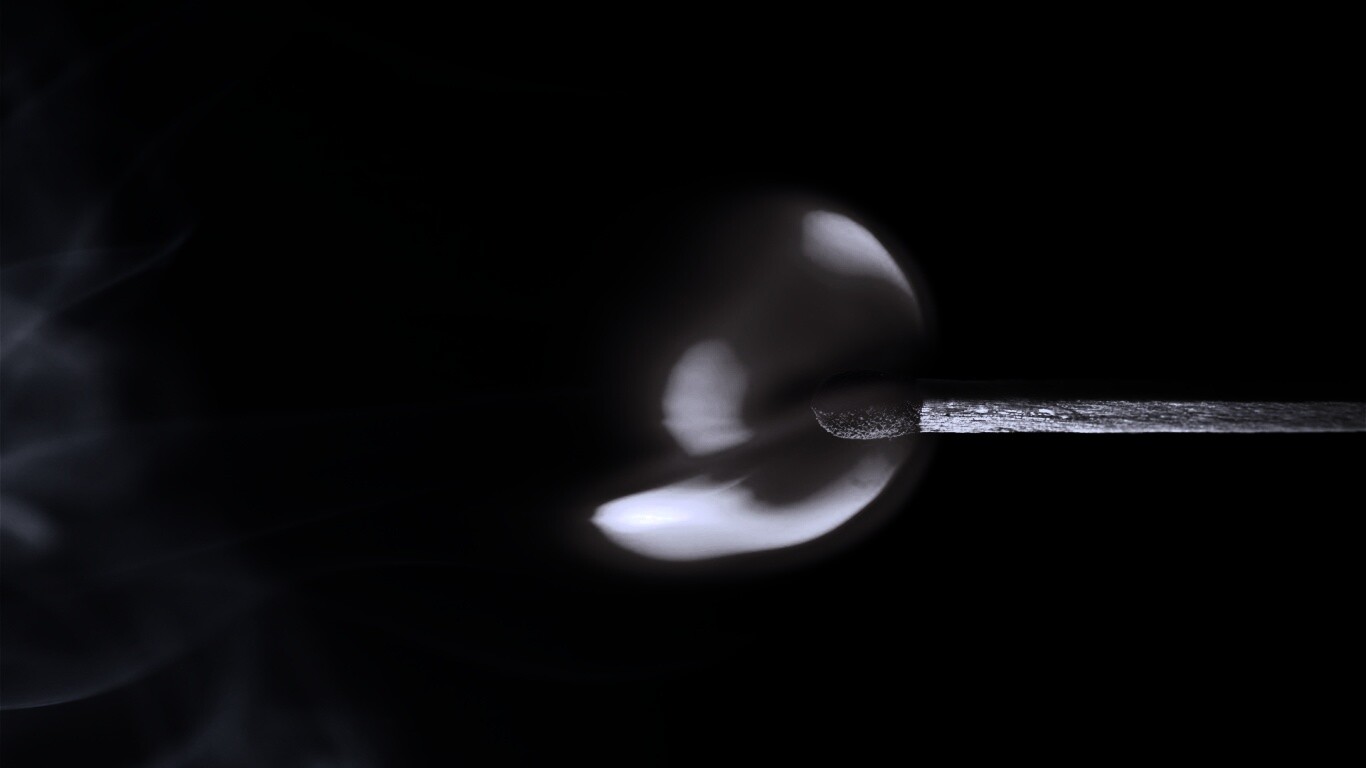 Горящая спичка обои