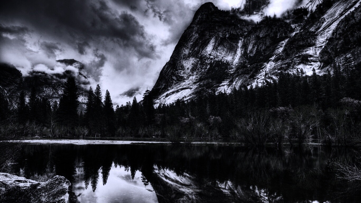 Красивый вид на маленькое горное озеро обои