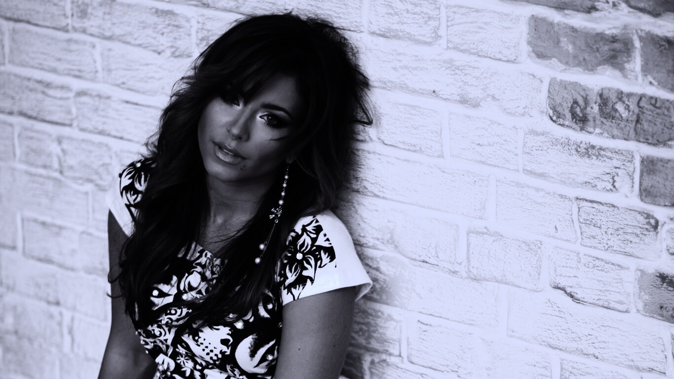 Ани Лорак на полу обои