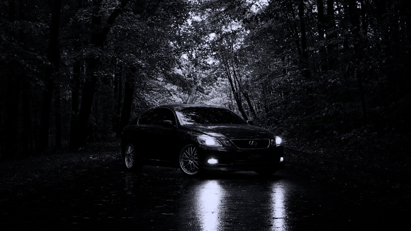 Лексус на лесной дороге обои