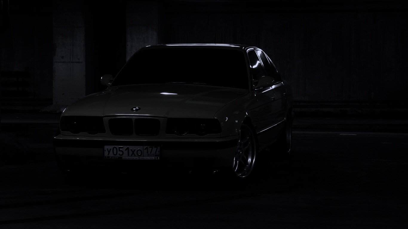 BMW M5 на стоянке обои