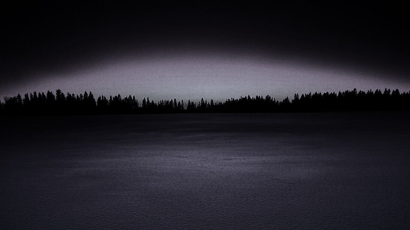 Восход над заснеженным лесом обои